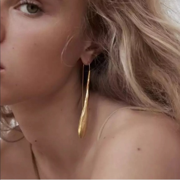 Zara Jewelry - Zara Gold long Droplet earring
